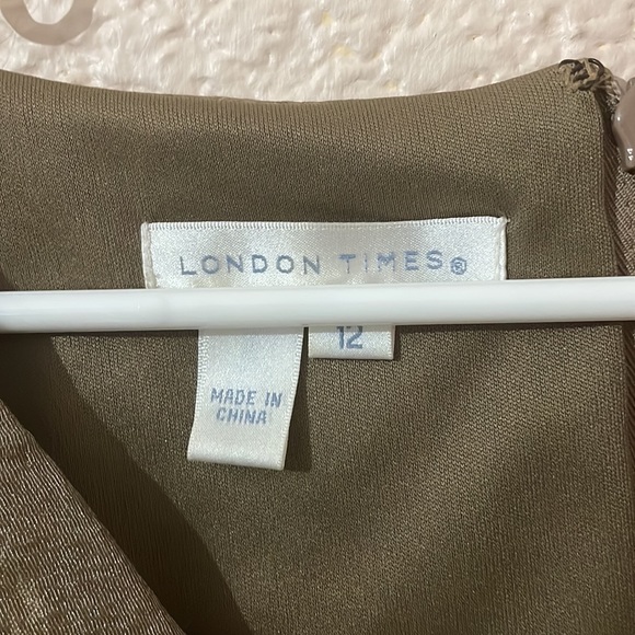 Dress - Picture 2 of 2